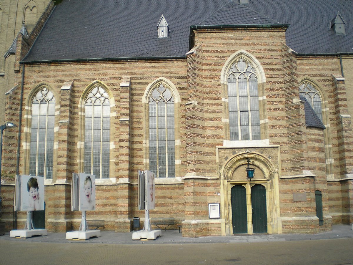 De Grote Kerk en het kasteel van Doetinchem weerspiegeld in het water